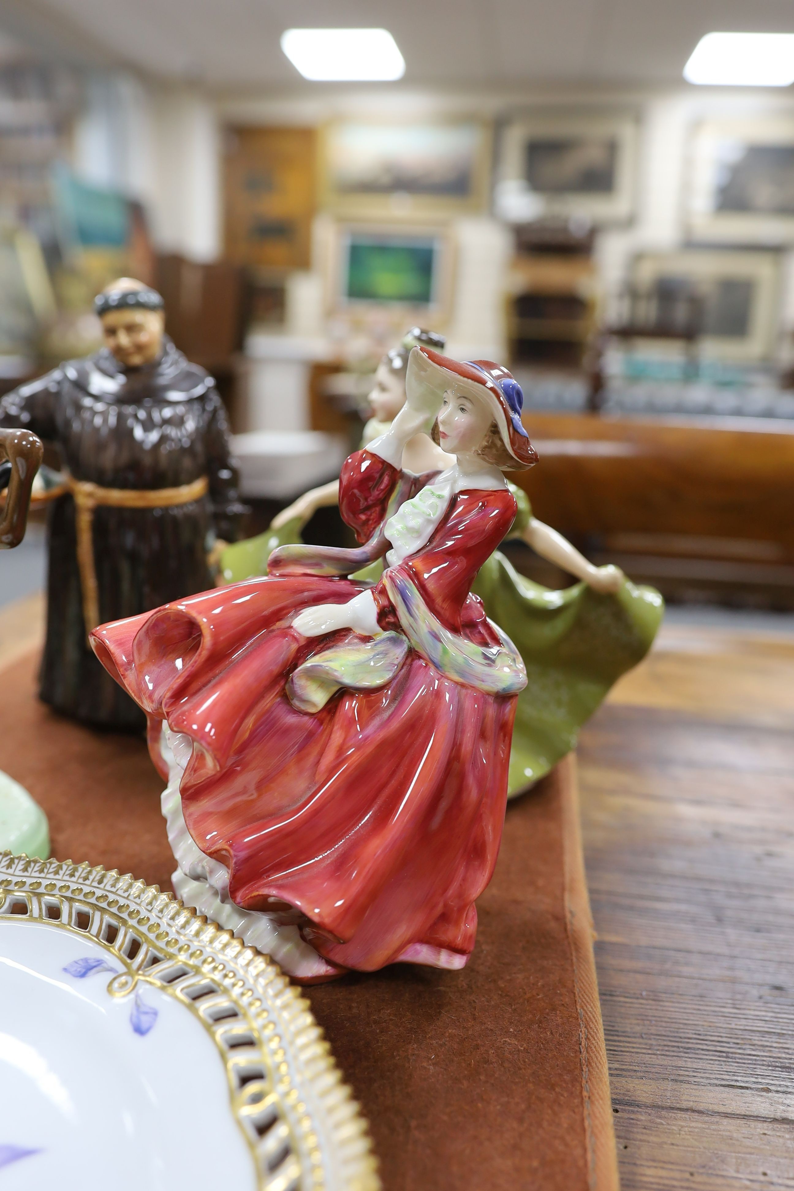 A Copenhagen porcelain botanical plate 'Prisspuria', a Beswick rearing horse huntsman and three Doulton figures (5)